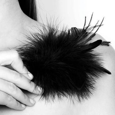 Метелочка Bijoux Indiscrets Pom Pom - feather tickler, Черный